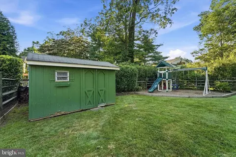 Exterior - 417 Heatherwood Ln, Devon, PA 19333 photo 5 of 10