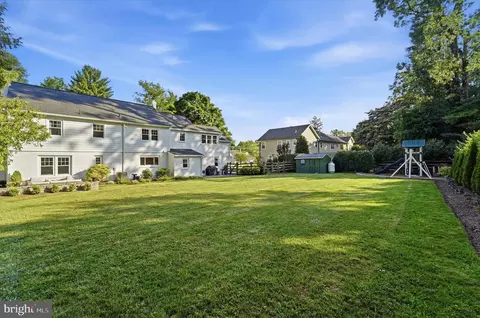 Exterior - 417 Heatherwood Ln, Devon, PA 19333 photo 8 of 10