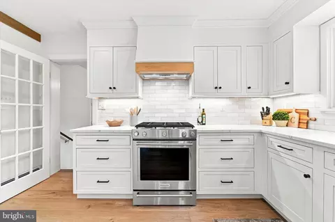 Kitchen - 417 Heatherwood Ln, Devon, PA 19333 photo 4 of 7