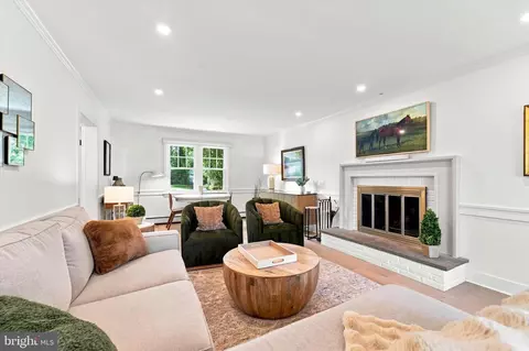 Living - 417 Heatherwood Ln, Devon, PA 19333 photo 1 of 3