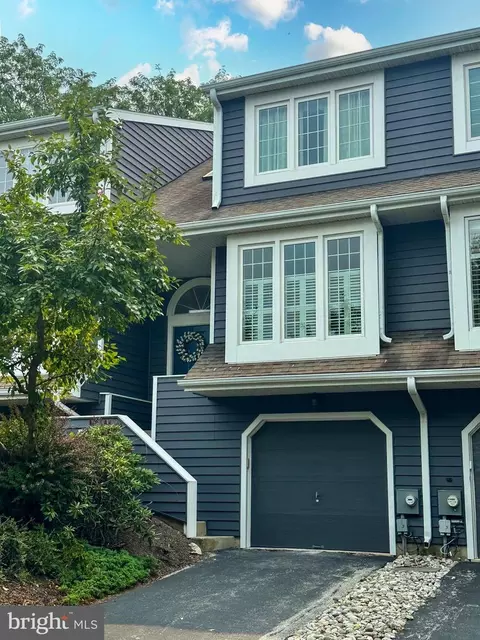 103 Whistling Swan Ln, Downingtown, PA 19335