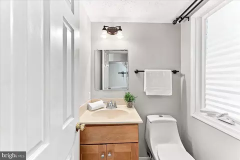 Bath - 1 W Jonathan Ct #1, Kennett Square, PA 19348 photo 1 of 4