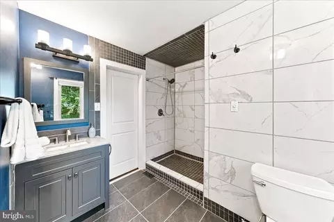 Bath - 1 W Jonathan Ct #1, Kennett Square, PA 19348 photo 2 of 4