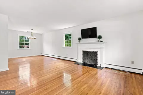 Living - 303 Landsende Rd, Devon, PA 19333 photo 3 of 6