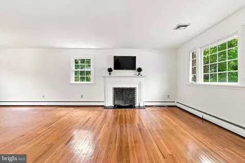 Living - 303 Landsende Rd, Devon, PA 19333 photo 2 of 6