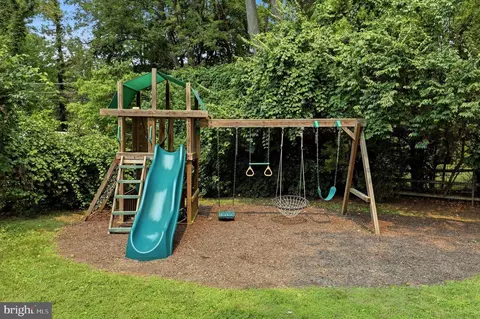 Exterior - 303 Landsende Rd, Devon, PA 19333 photo 4 of 6