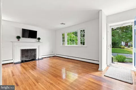 Living - 303 Landsende Rd, Devon, PA 19333 photo 1 of 6