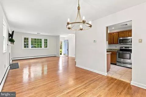 Living - 303 Landsende Rd, Devon, PA 19333 photo 4 of 6