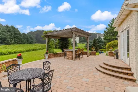 Exterior - 154 Forest Dr, Kennett Square, PA 19348 photo 5 of 6
