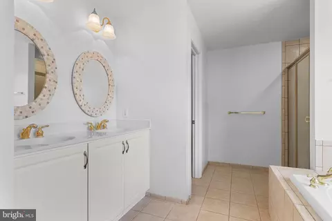 Bath - 154 Forest Dr, Kennett Square, PA 19348 photo 1 of 2