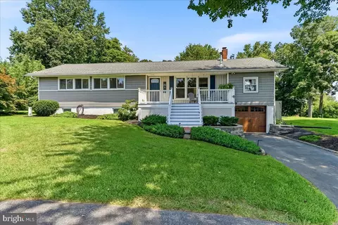 196 Highland View Dr, Lincoln University, PA 19352