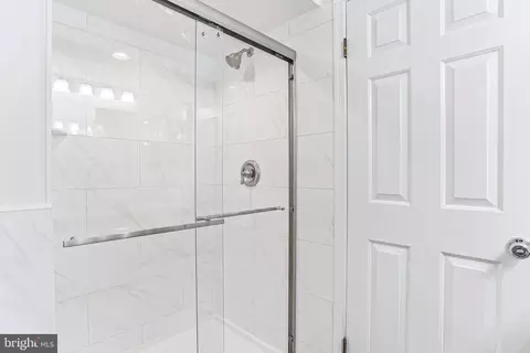 Bath - 103 Brighton Cir, Devon, PA 19333 photo 4 of 5