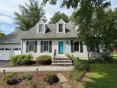 104 Columbine Dr, West Grove, PA 19390