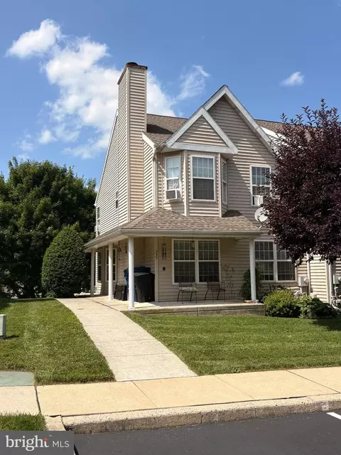 135 Peters Ct, Coatesville, PA 19320