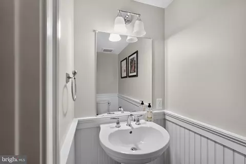 Entry Way - 39 Crestline Rd, Wayne, PA 19087 photo 5 of 5
