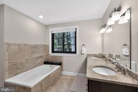 Bath - 39 Crestline Rd, Wayne, PA 19087 photo 2 of 3