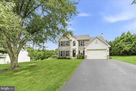 40 Caversham Dr, West Grove, PA 19390