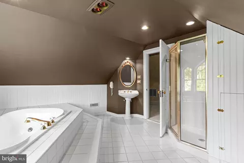 Bath - 312 S Waterloo Rd, Devon, PA 19333 photo 6 of 7