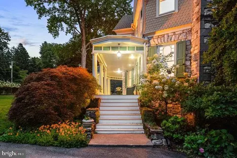 Exterior - 312 S Waterloo Rd, Devon, PA 19333 photo 3 of 17