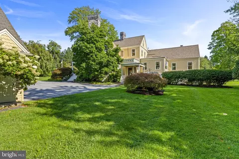 Exterior - 312 S Waterloo Rd, Devon, PA 19333 photo 6 of 17