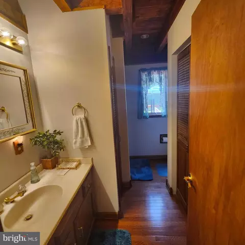 Entry Way - 962 E Baltimore Pike, Kennett Square, PA 19348 photo 2 of 4