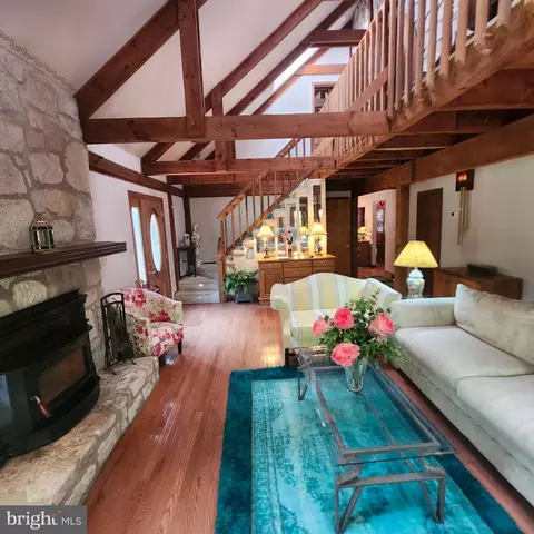 Entry Way - 962 E Baltimore Pike, Kennett Square, PA 19348 photo 1 of 4