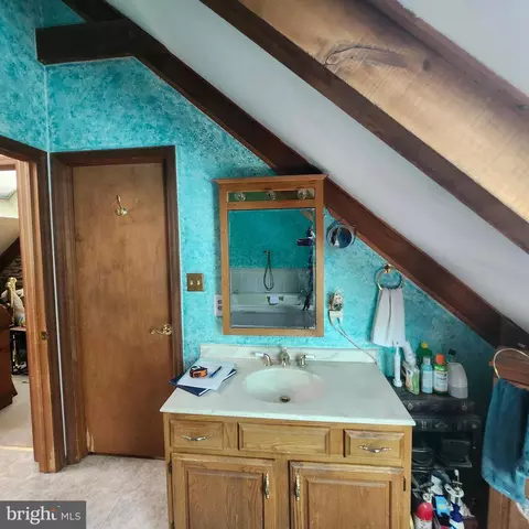 Bath - 962 E Baltimore Pike, Kennett Square, PA 19348 photo 2 of 4