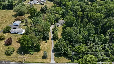 1200 N Manor Rd, Honey Brook, PA 19344