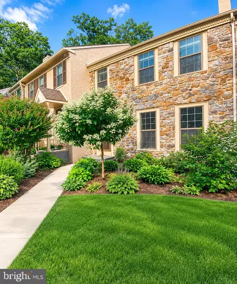 1404 Weatherstone Dr #1404, Paoli, PA 19301