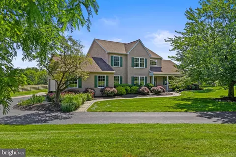 6 E Hunter Creek Ln, West Grove, PA 19390