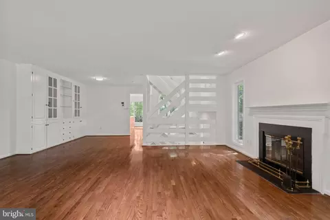 Living - 53 Cabot Dr, Chesterbrook, PA 19087 photo 4 of 6