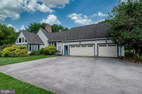 Exterior - 2 Steeplechase Ln, Malvern, PA 19355 photo 6 of 12