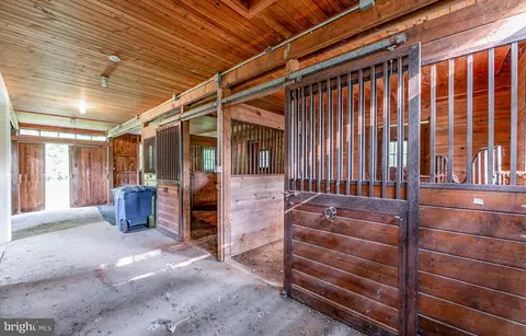 Entry Way - 2 Steeplechase Ln, Malvern, PA 19355 photo 1 of 2