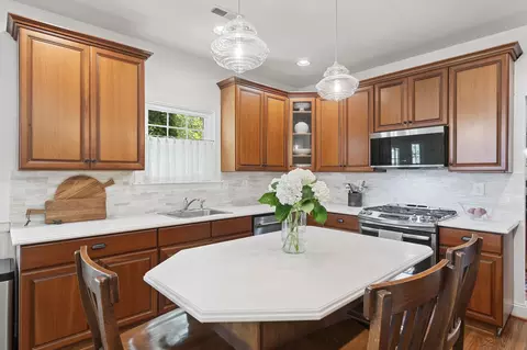 Kitchen - 27 Cameron Ct, Exton, PA 19341 photo 2 of 5