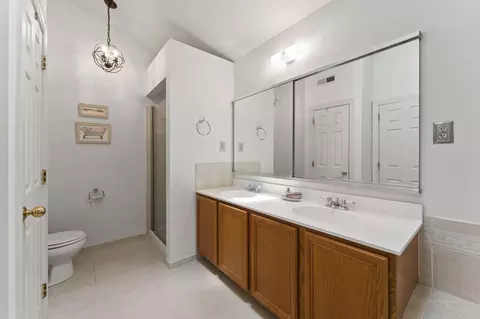 Bath - 27 Cameron Ct, Exton, PA 19341 photo 3 of 5