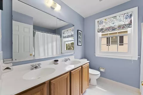Bath - 27 Cameron Ct, Exton, PA 19341 photo 4 of 5
