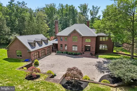 15 Old Covered Bridge Rd, Newtown Square, PA 19073