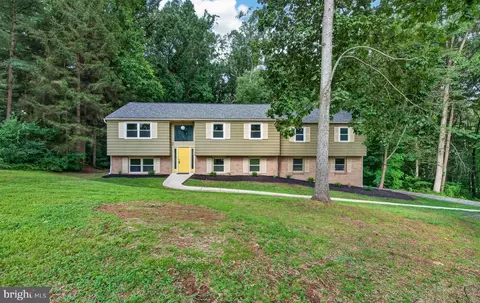 90 Schoolhouse Ln, Coatesville, PA 19320