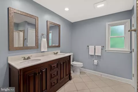 Bath - 103 Erika Ln, Wayne, PA 19087 photo 1 of 2