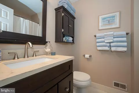 Bath - 77 Abrams Ln, Chesterbrook, PA 19087 photo 1 of 2