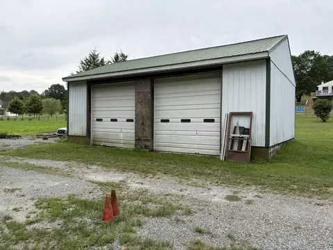 1 Clint Ln, Chester Springs, PA 19425