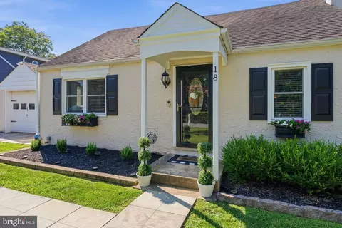 18 Buttonwood Ave, Malvern, PA 19355