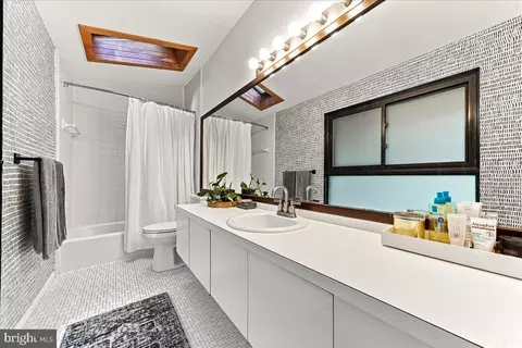Bath - 564 Pugh Rd, Wayne, PA 19087 photo 1 of 2