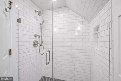 Bath - 409 Chester Rd, Devon, PA 19333 photo 8 of 8