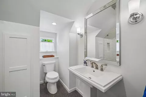 Bath - 409 Chester Rd, Devon, PA 19333 photo 7 of 8