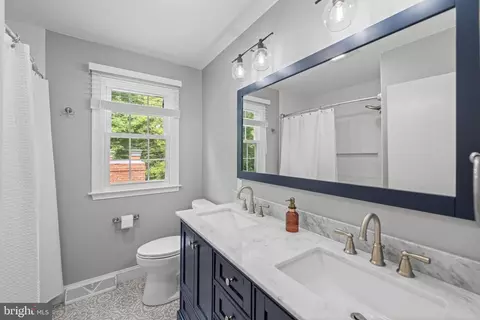 Bath - 683 Hollow Rd, Wayne, PA 19087 photo 3 of 4
