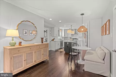 Entry Way - 683 Hollow Rd, Wayne, PA 19087 photo 2 of 3