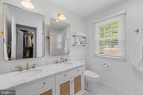 Bath - 683 Hollow Rd, Wayne, PA 19087 photo 1 of 4