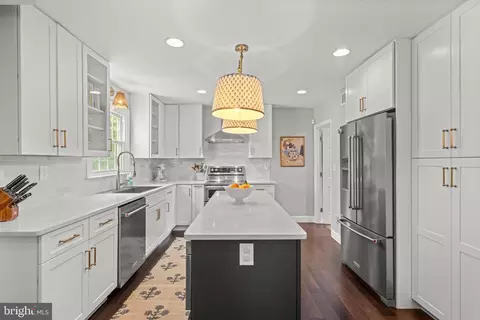 Kitchen - 683 Hollow Rd, Wayne, PA 19087 photo 2 of 4