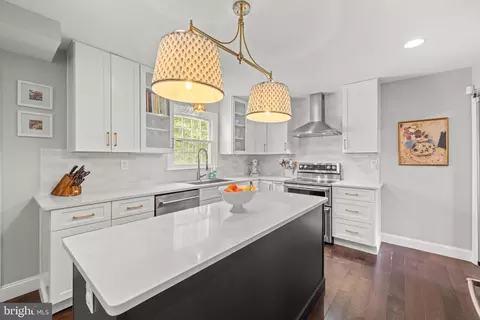 Kitchen - 683 Hollow Rd, Wayne, PA 19087 photo 3 of 4